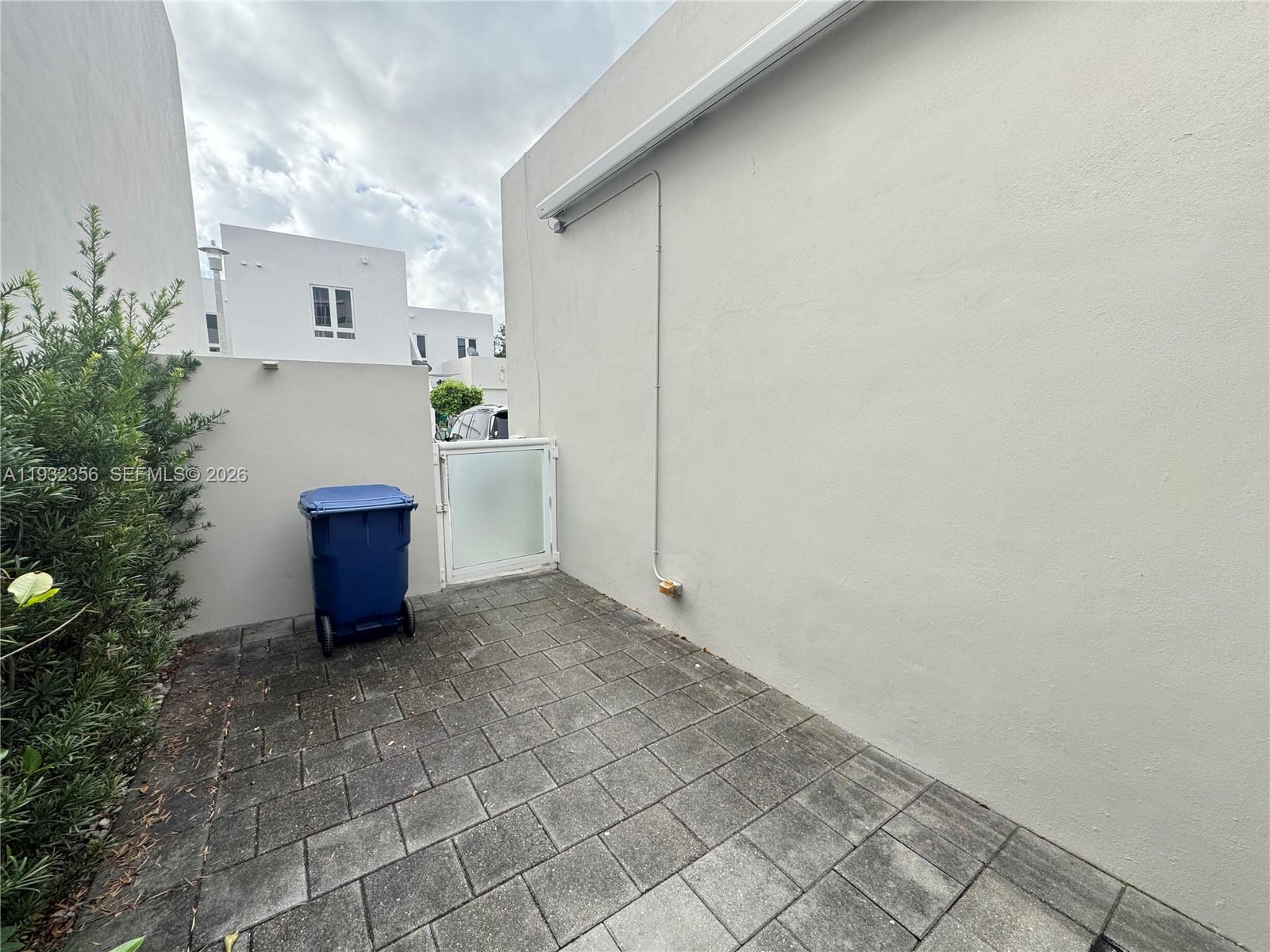 10550 NW 65th Ln Doral, FL 33178