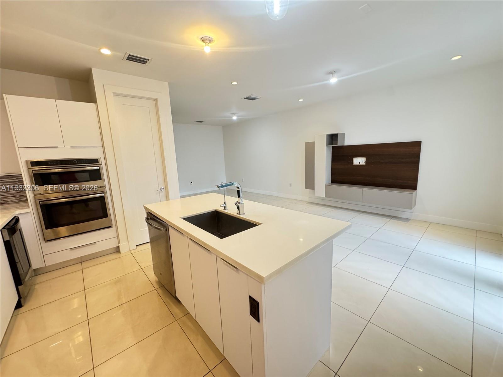 10550 NW 65th Ln Doral, FL 33178