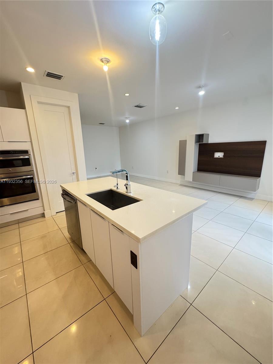 10550 NW 65th Ln Doral, FL 33178