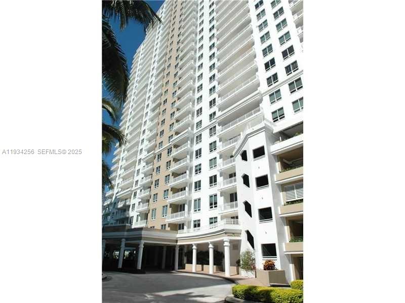image Courts Brickell Key23