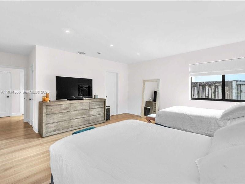 920 W 47th Ct Miami Beach, FL 33140