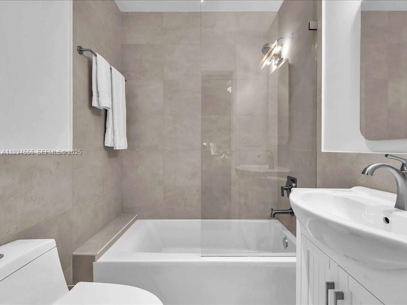 920 W 47th Ct Miami Beach, FL 33140