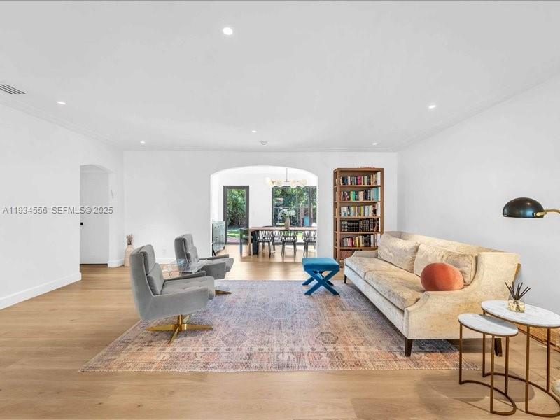 920 W 47th Ct Miami Beach, FL 33140