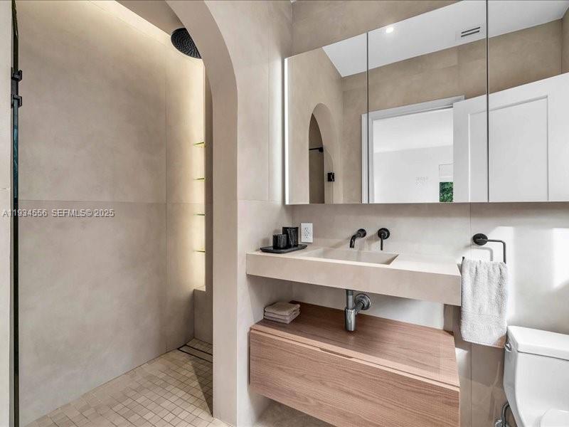 920 W 47th Ct Miami Beach, FL 33140