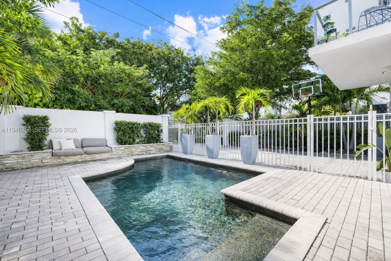 1317 NE 2nd St Fort Lauderdale, FL 33301