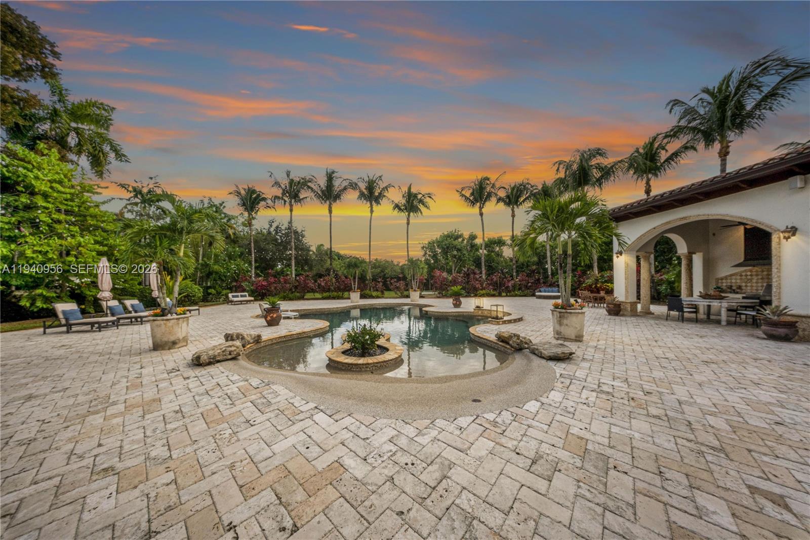 7538 SW 64th St Miami, FL 33143