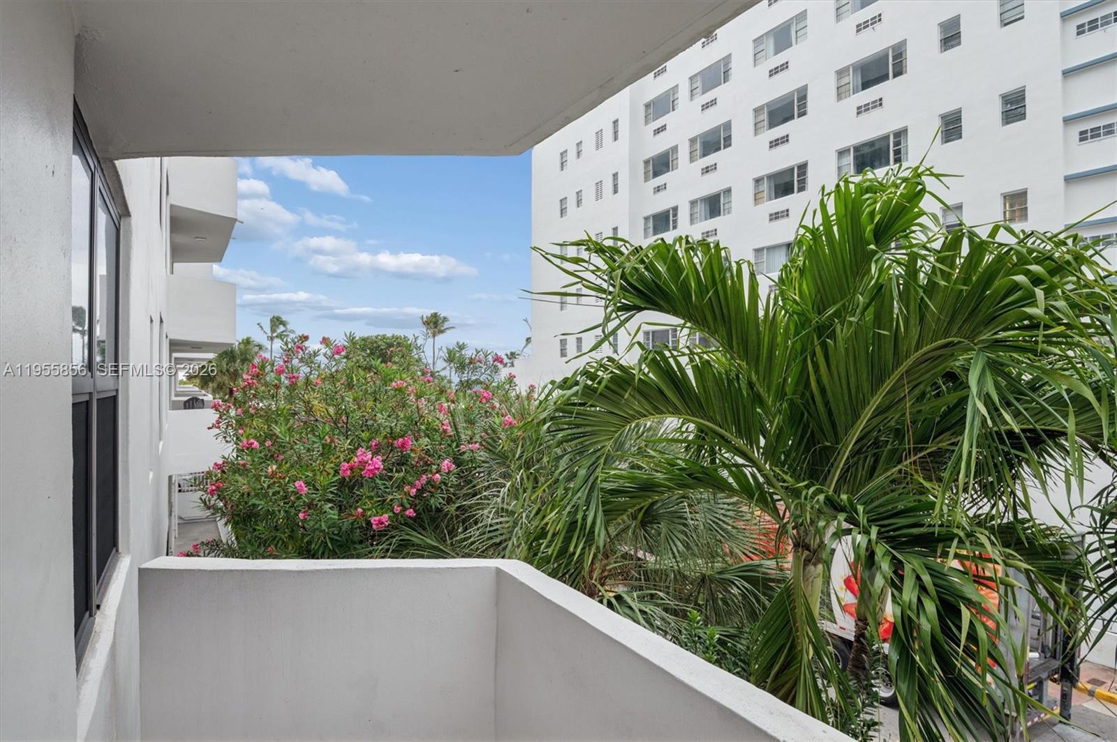 4301 Collins Ave #202 Miami Beach, FL 33140