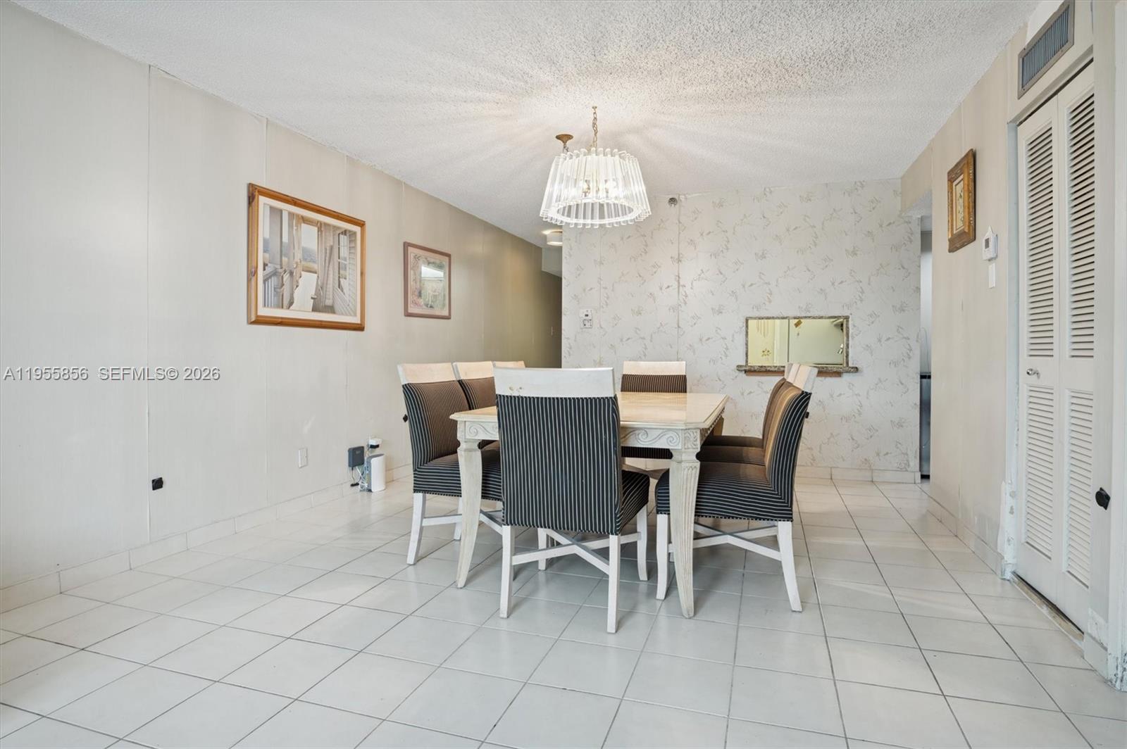 4301 Collins Ave #202 Miami Beach, FL 33140