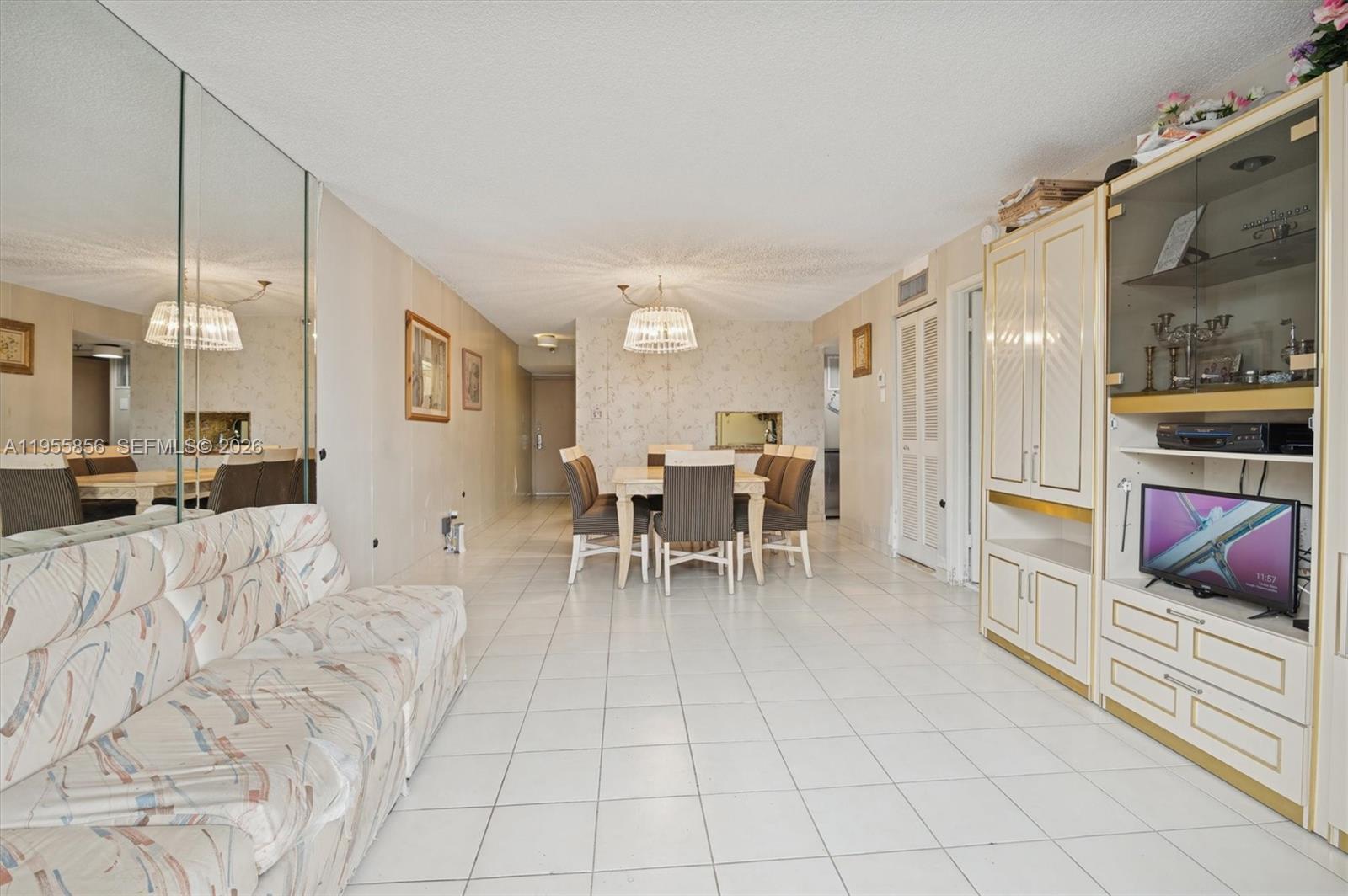 4301 Collins Ave #202 Miami Beach, FL 33140