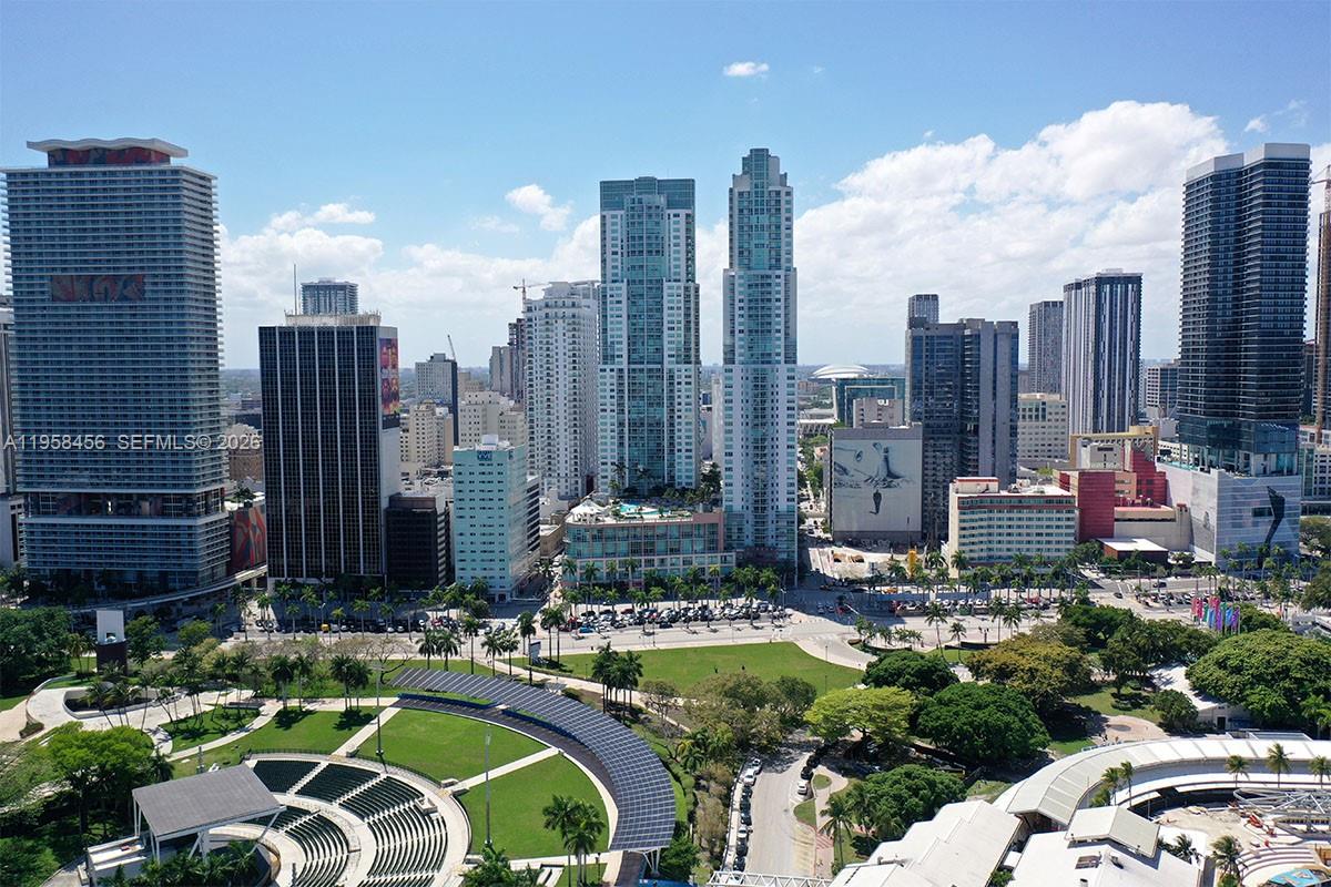 image Vizcayne South15