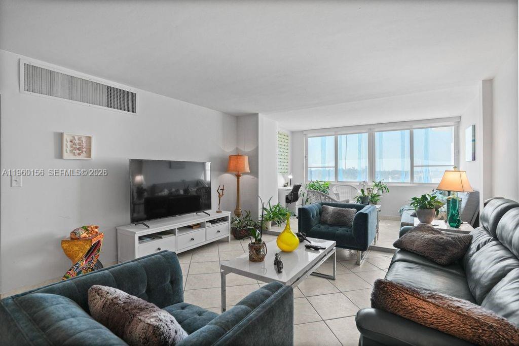 5005 Collins Ave #504 Miami Beach, FL 33140