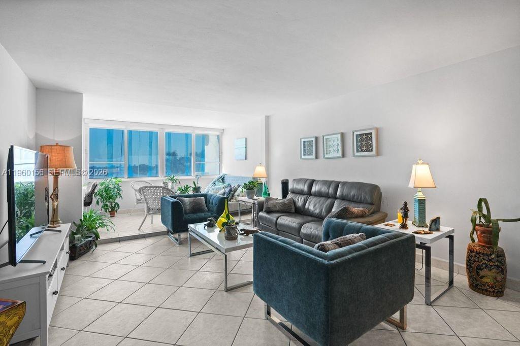5005 Collins Ave #504 Miami Beach, FL 33140