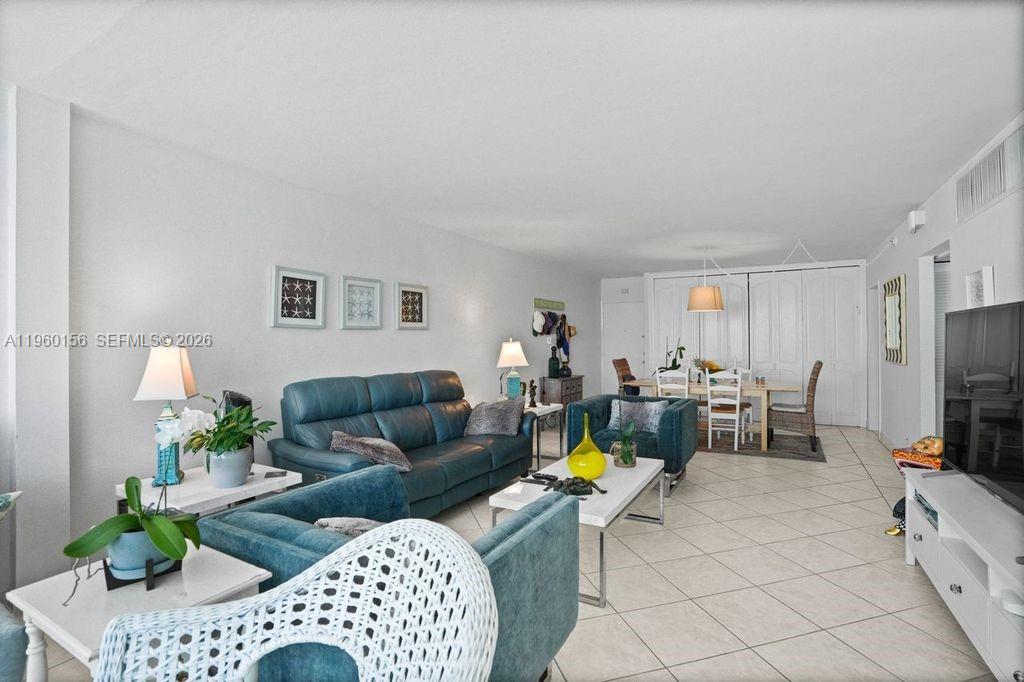 5005 Collins Ave #504 Miami Beach, FL 33140