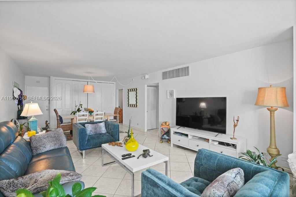 5005 Collins Ave #504 Miami Beach, FL 33140