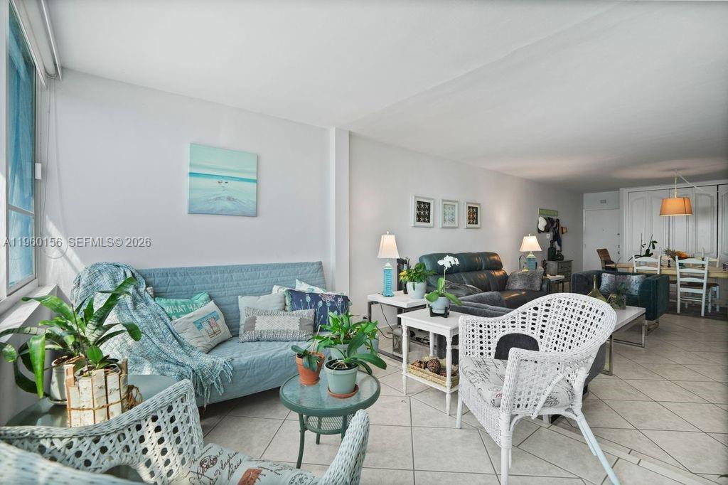 5005 Collins Ave #504 Miami Beach, FL 33140