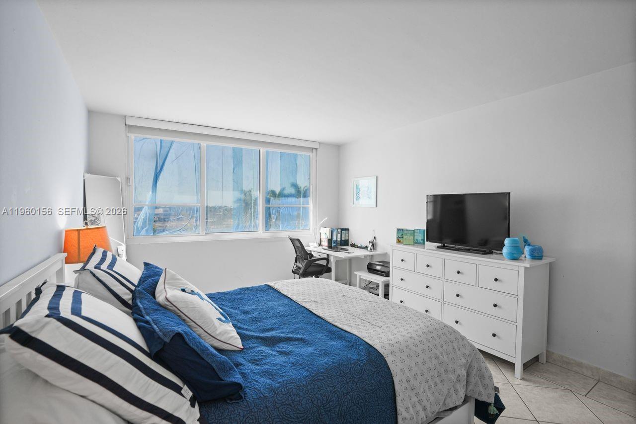 5005 Collins Ave #504 Miami Beach, FL 33140