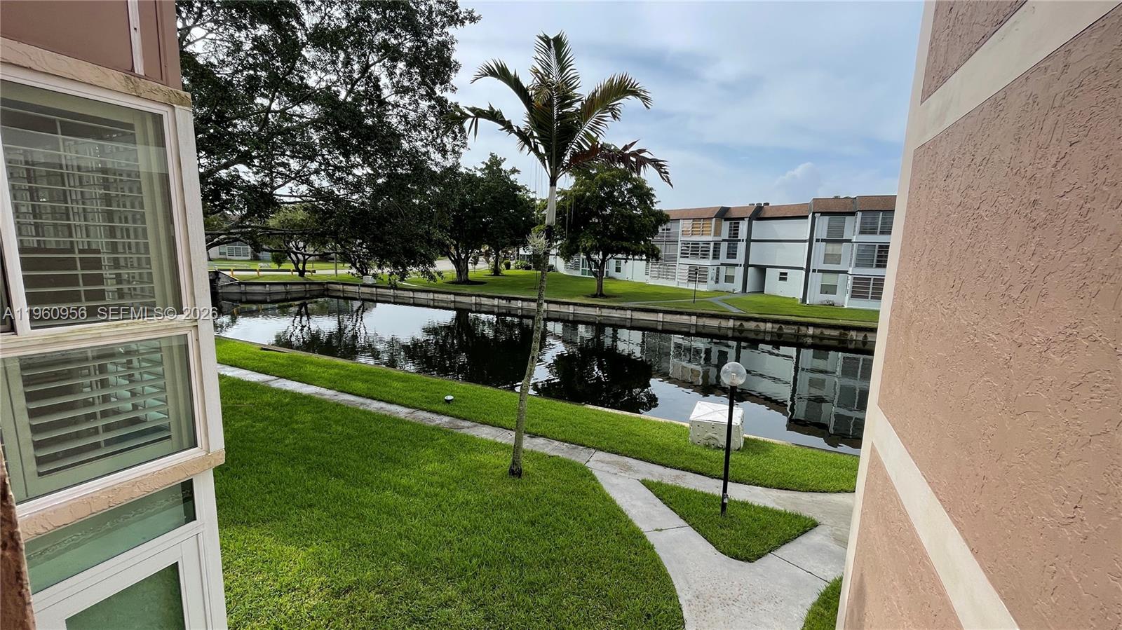 8350 Sands Pt Blvd #E204 Tamarac, FL 33321