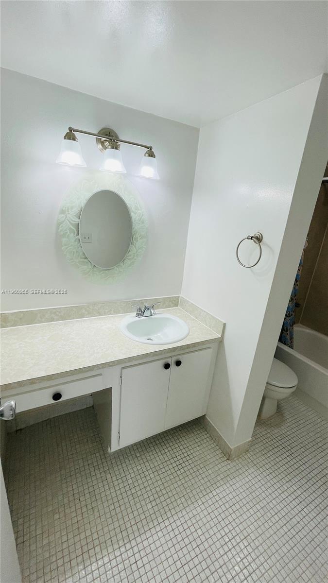 8350 Sands Pt Blvd #E204 Tamarac, FL 33321