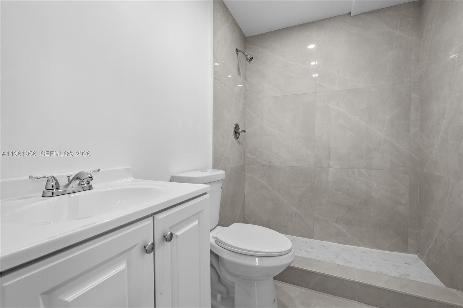 201 S Biscayne Riv Dr Miami, FL 33169