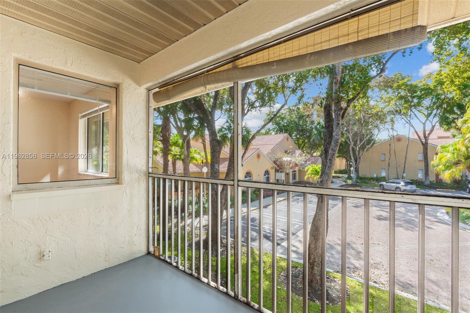 1208 Coral Clb Dr #1208 Coral Springs, FL 33071