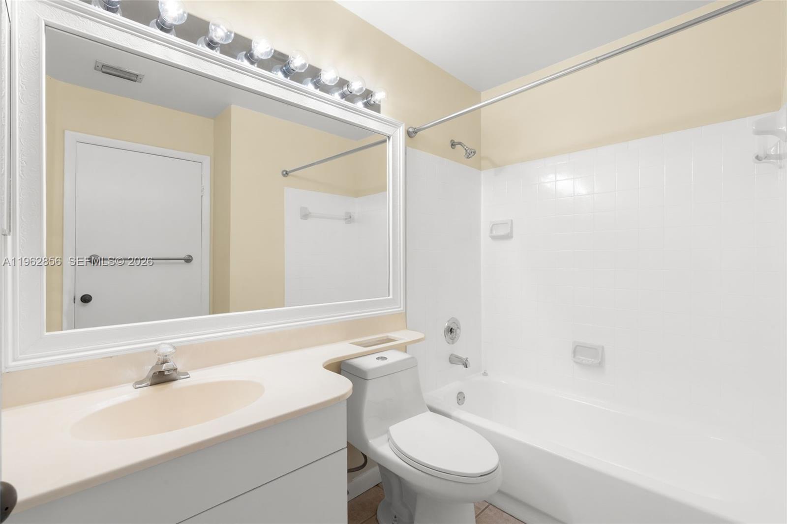 1208 Coral Clb Dr #1208 Coral Springs, FL 33071