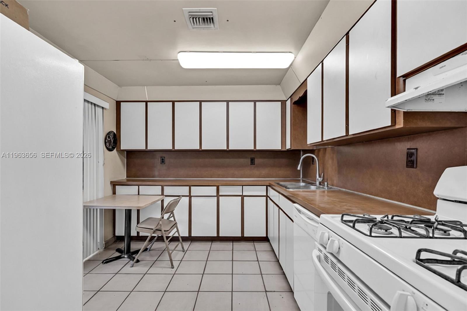 533 E 23rd St Hialeah, FL 33013