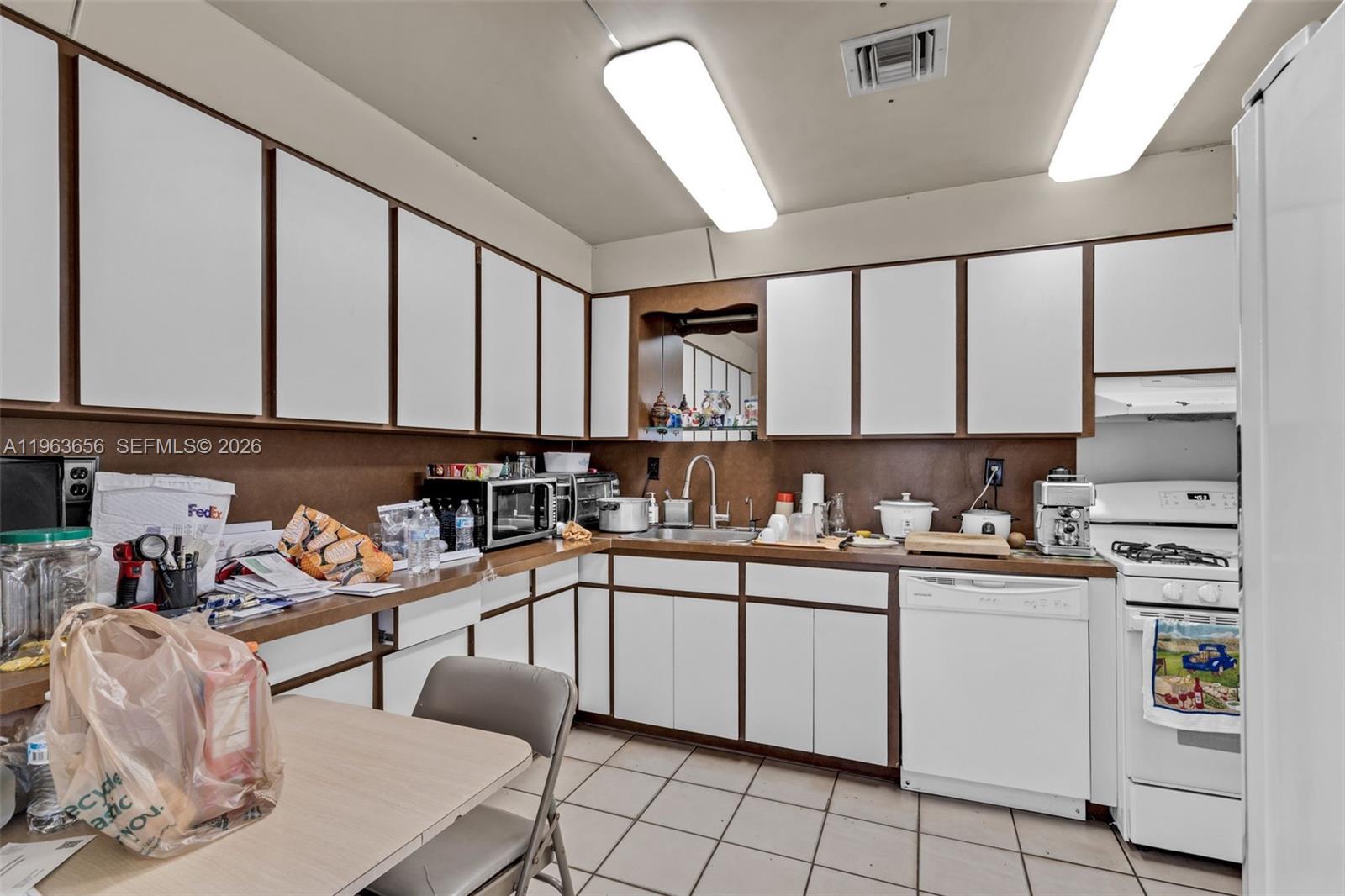 533 E 23rd St Hialeah, FL 33013