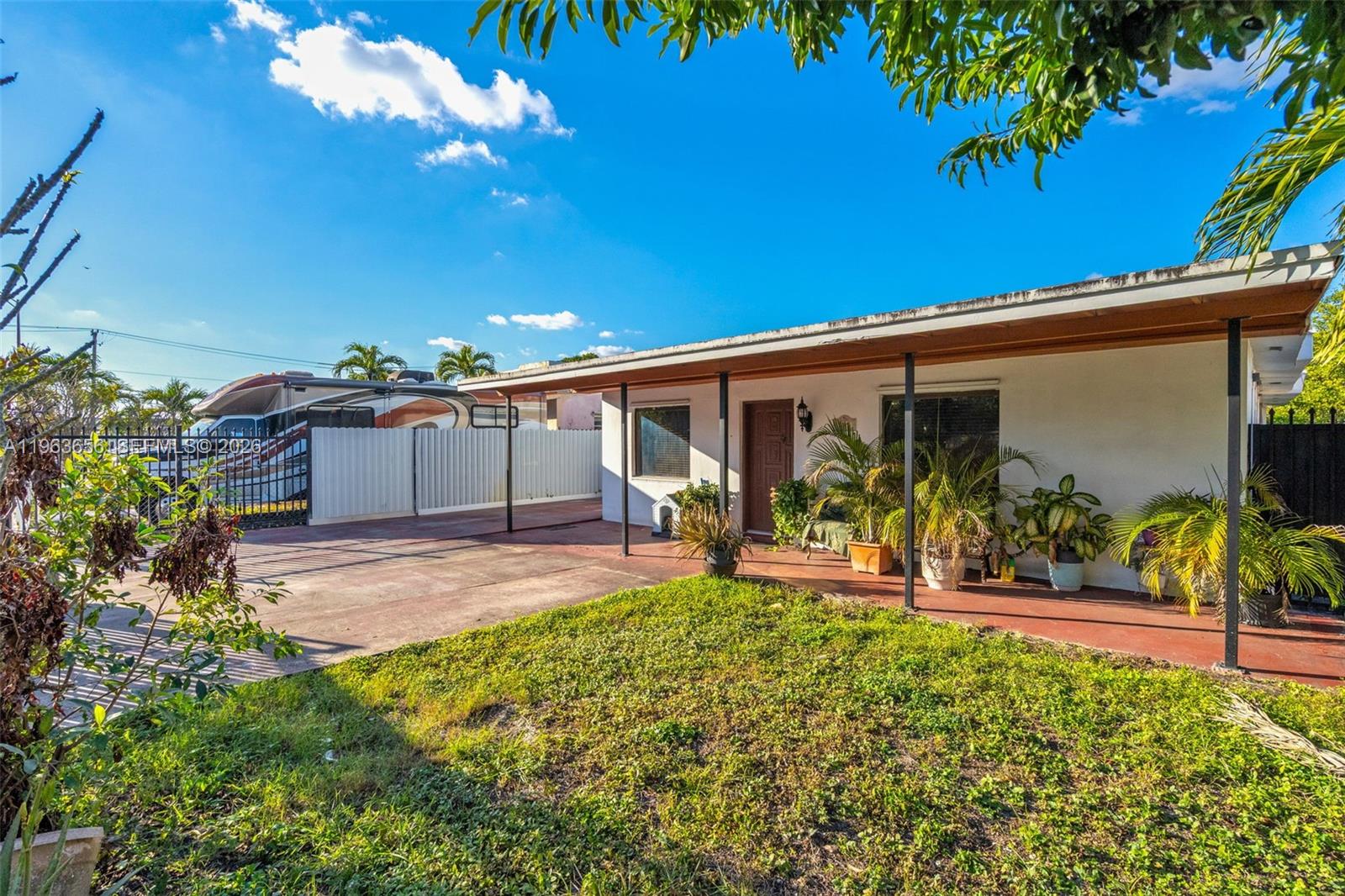 533 E 23rd St Hialeah, FL 33013