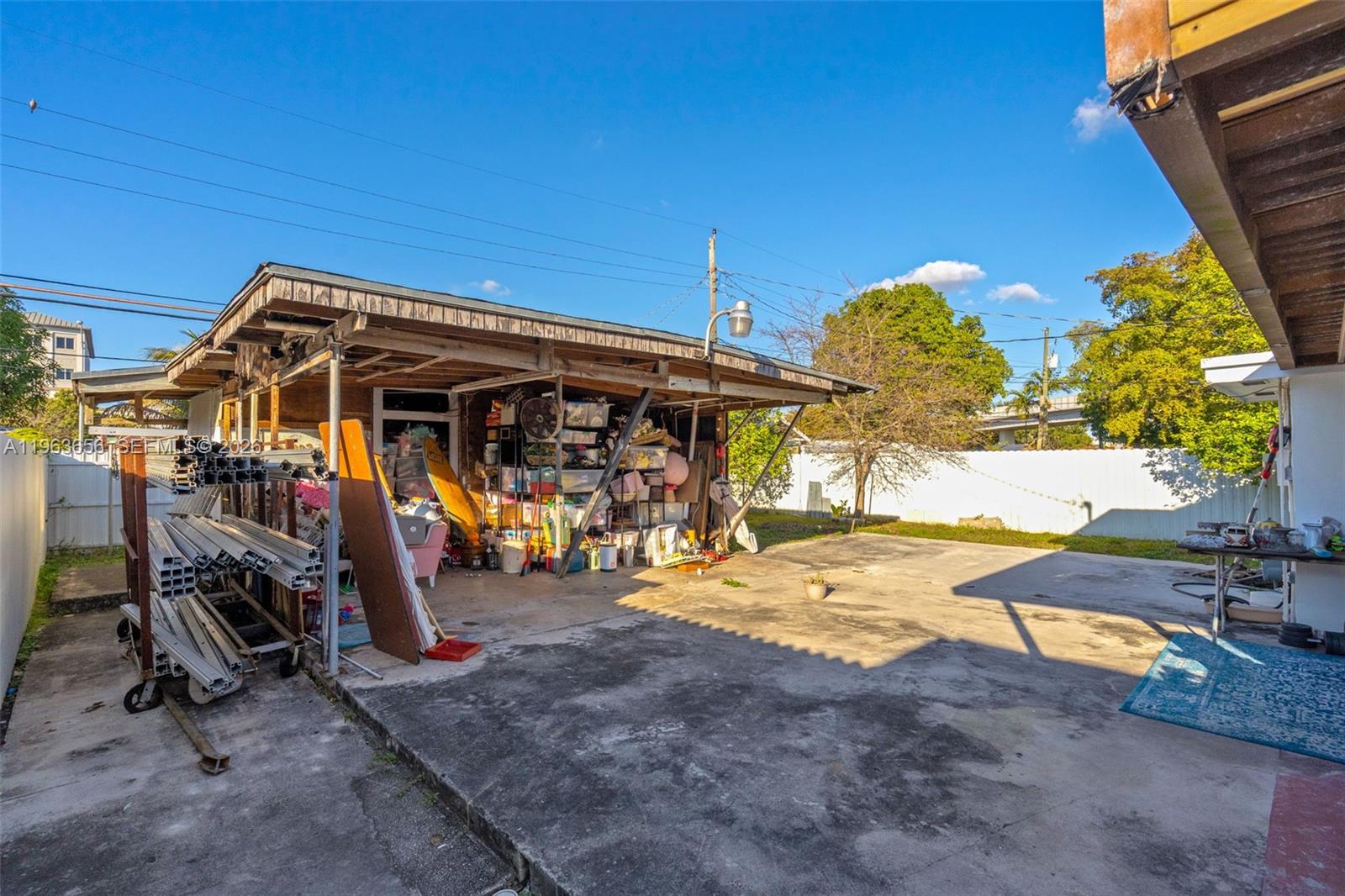 533 E 23rd St Hialeah, FL 33013