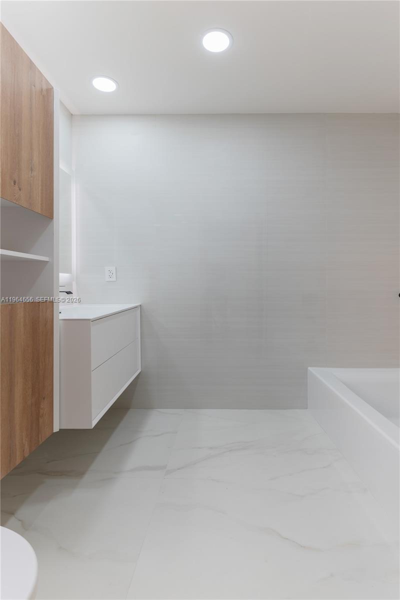 2415 NE 35th Dr Fort Lauderdale, FL 33308