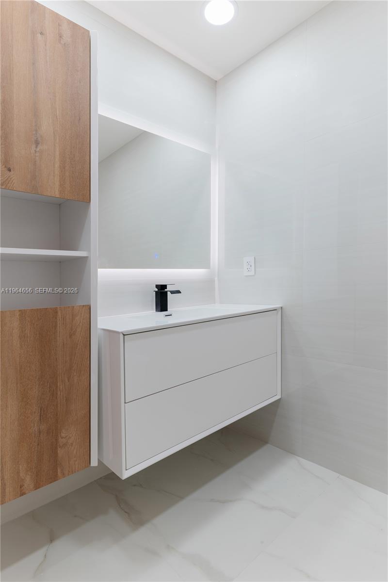 2415 NE 35th Dr Fort Lauderdale, FL 33308