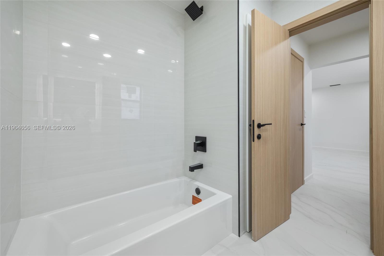 2415 NE 35th Dr Fort Lauderdale, FL 33308