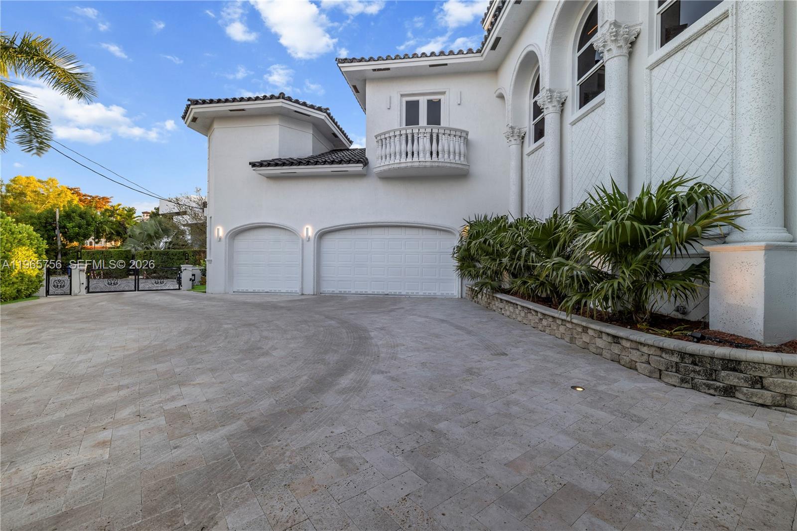 16479 NE 30th Ave North Miami Beach, FL 33160