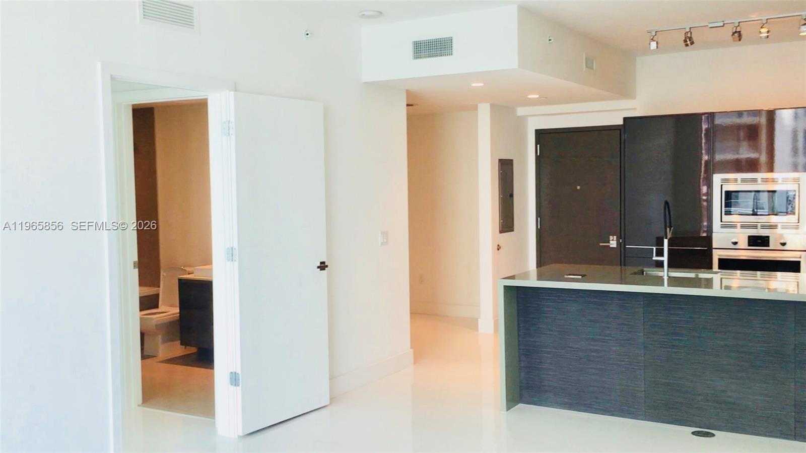 1080 Brickell Ave #2607 Miami, FL 33131