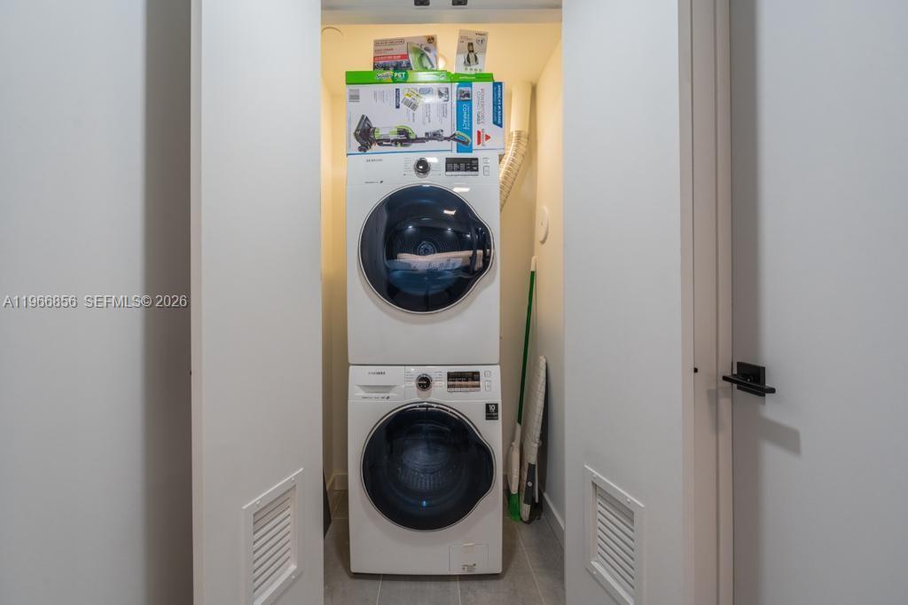 227 NE 2nd St #1905 Miami, FL 33132