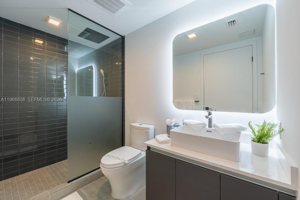 227 NE 2nd St #1905 Miami, FL 33132