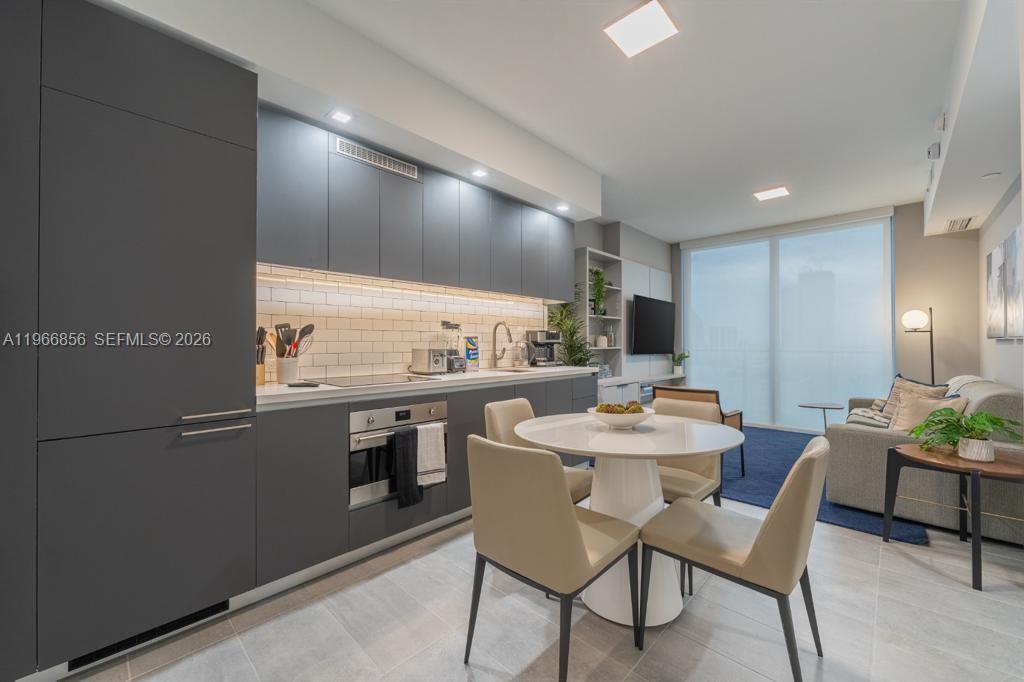 227 NE 2nd St #1905 Miami, FL 33132