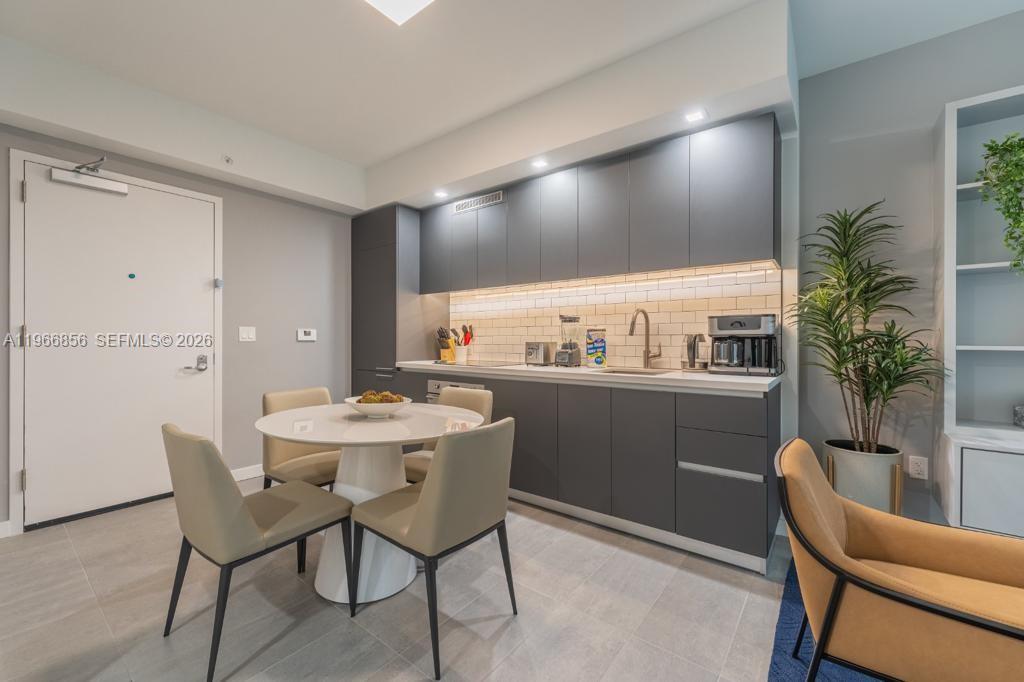 227 NE 2nd St #1905 Miami, FL 33132