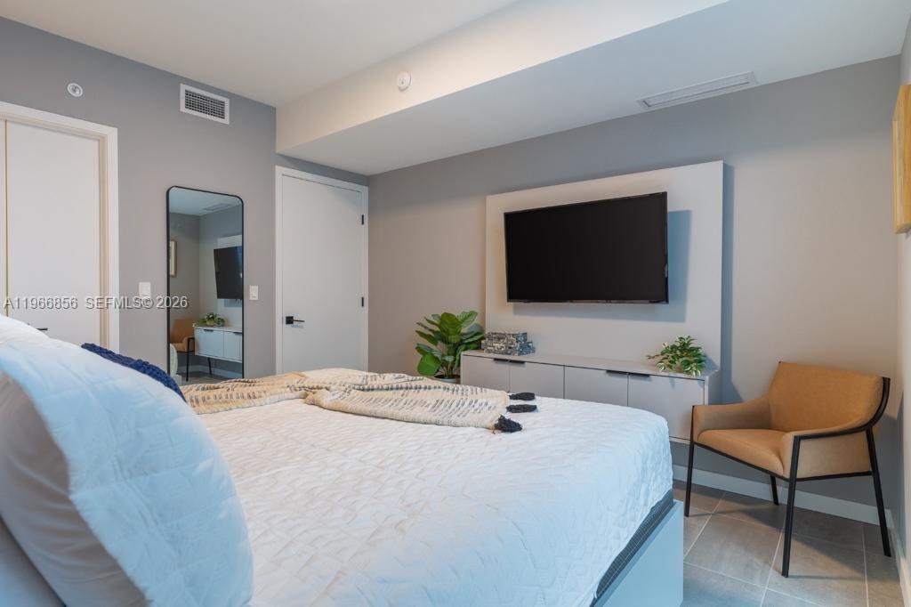 227 NE 2nd St #1905 Miami, FL 33132