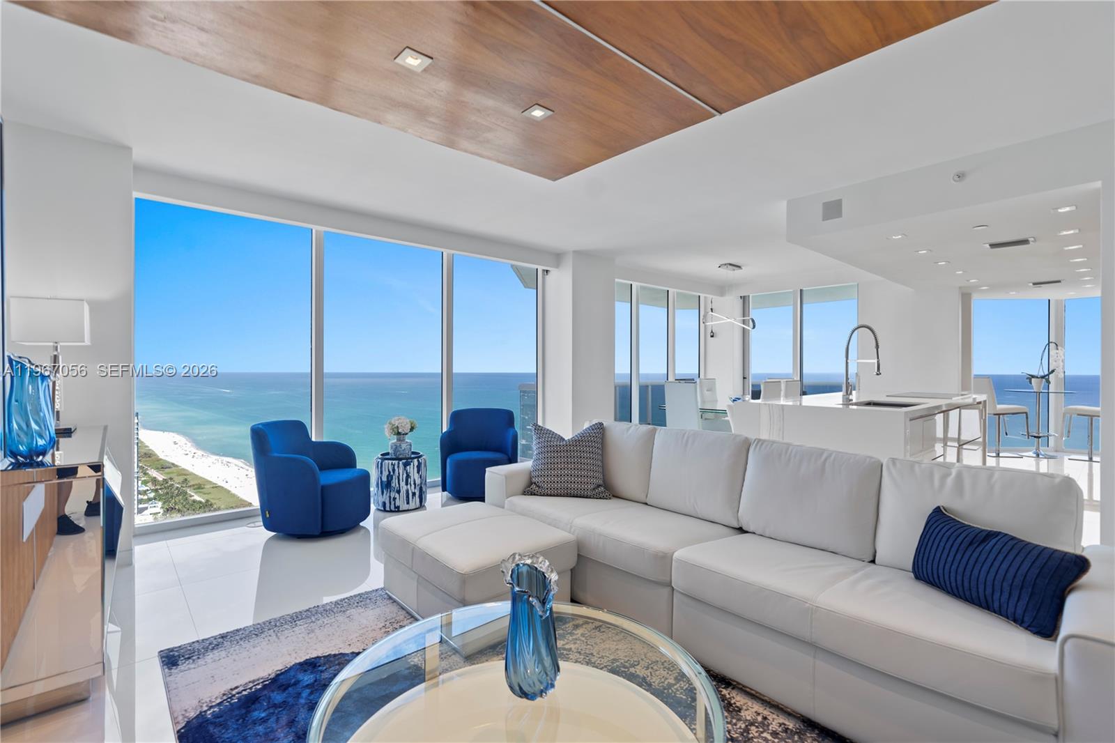 4779 Collins Ave #3701