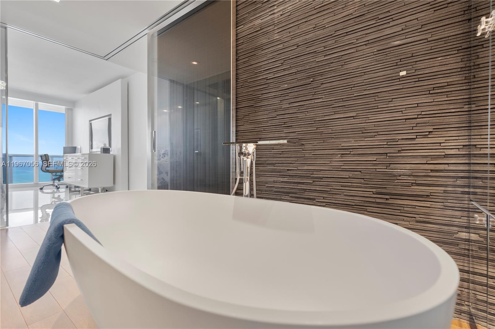 image Blue Diamond15