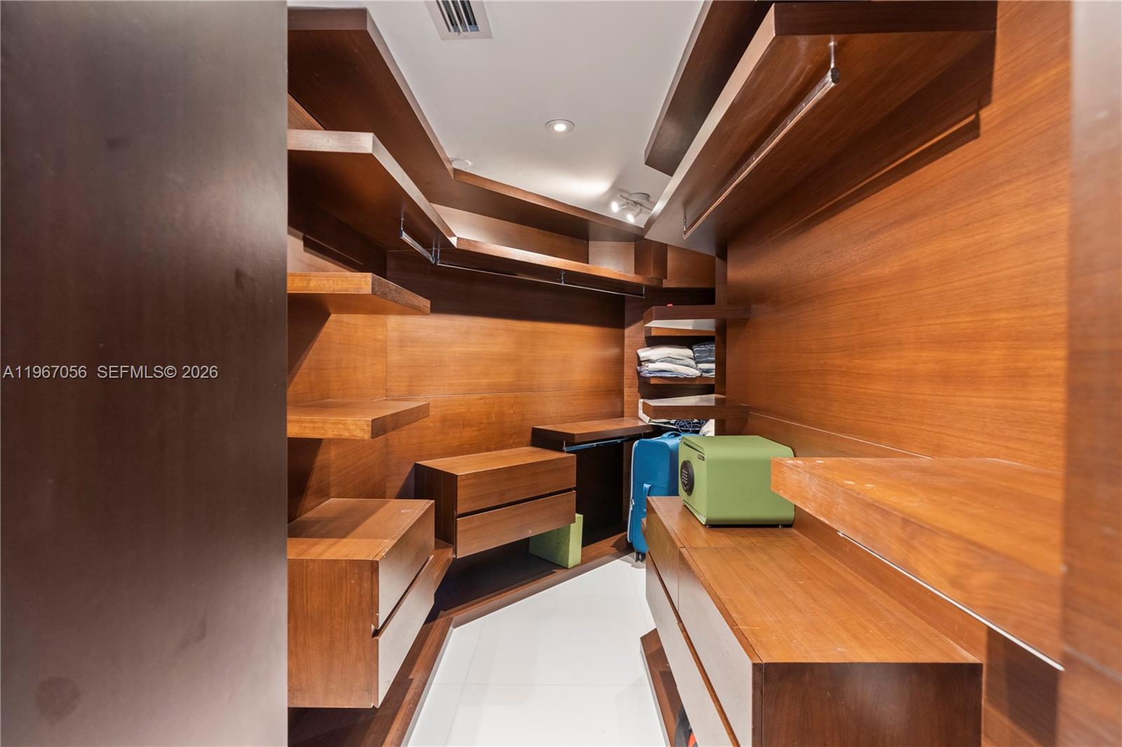 image Blue Diamond24