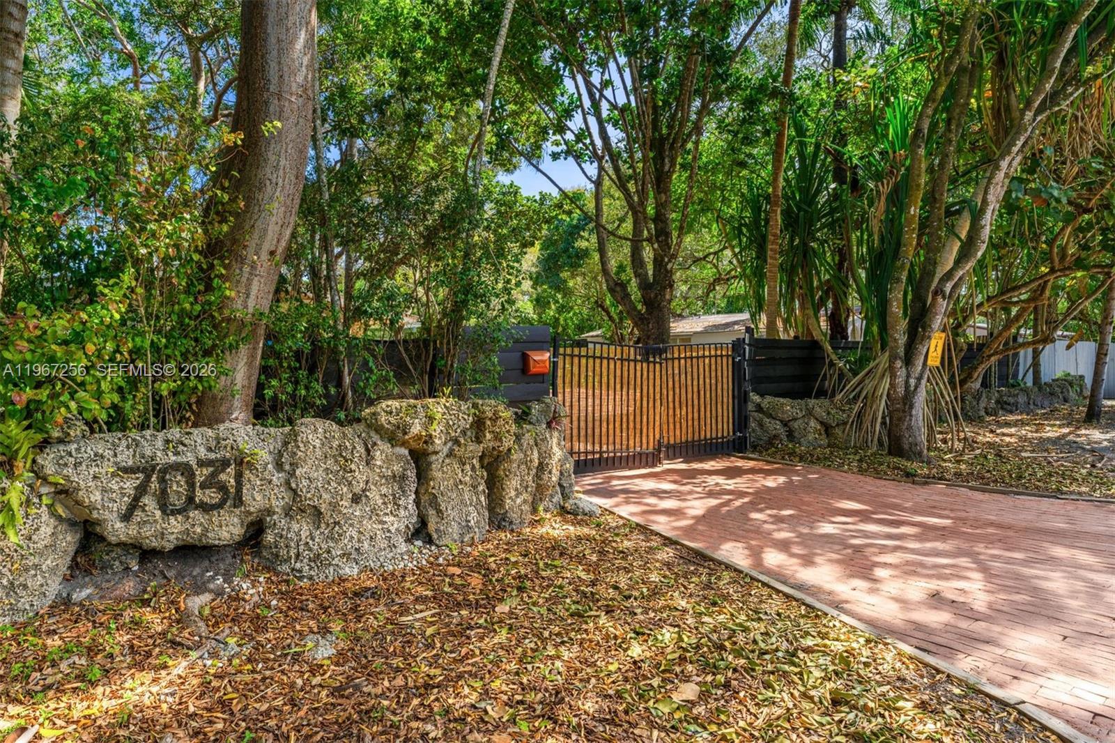 7031 SW 63rd Ct South Miami, FL 33143