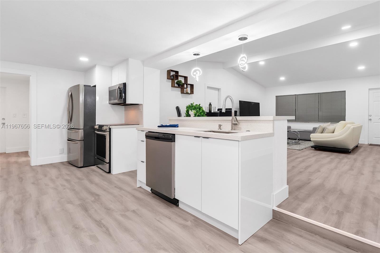 658 SW 1st Ct Boynton Beach, FL 33426