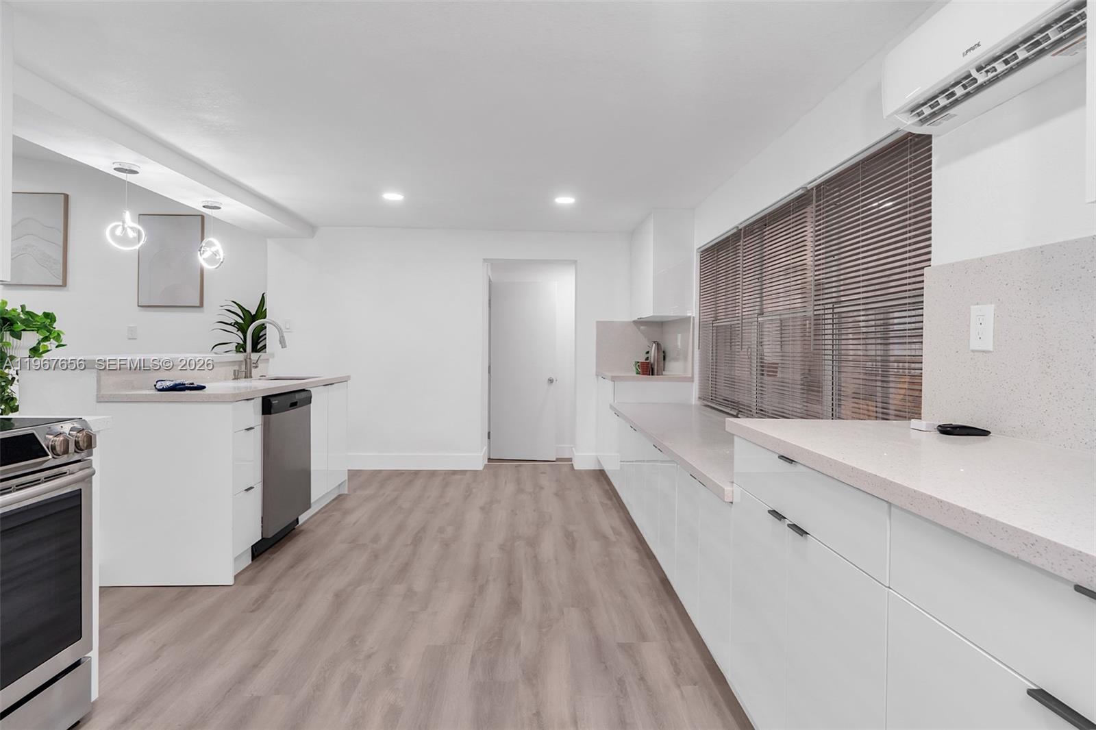 658 SW 1st Ct Boynton Beach, FL 33426