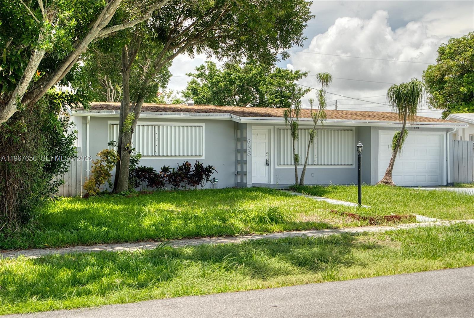 658 SW 1st Ct Boynton Beach, FL 33426