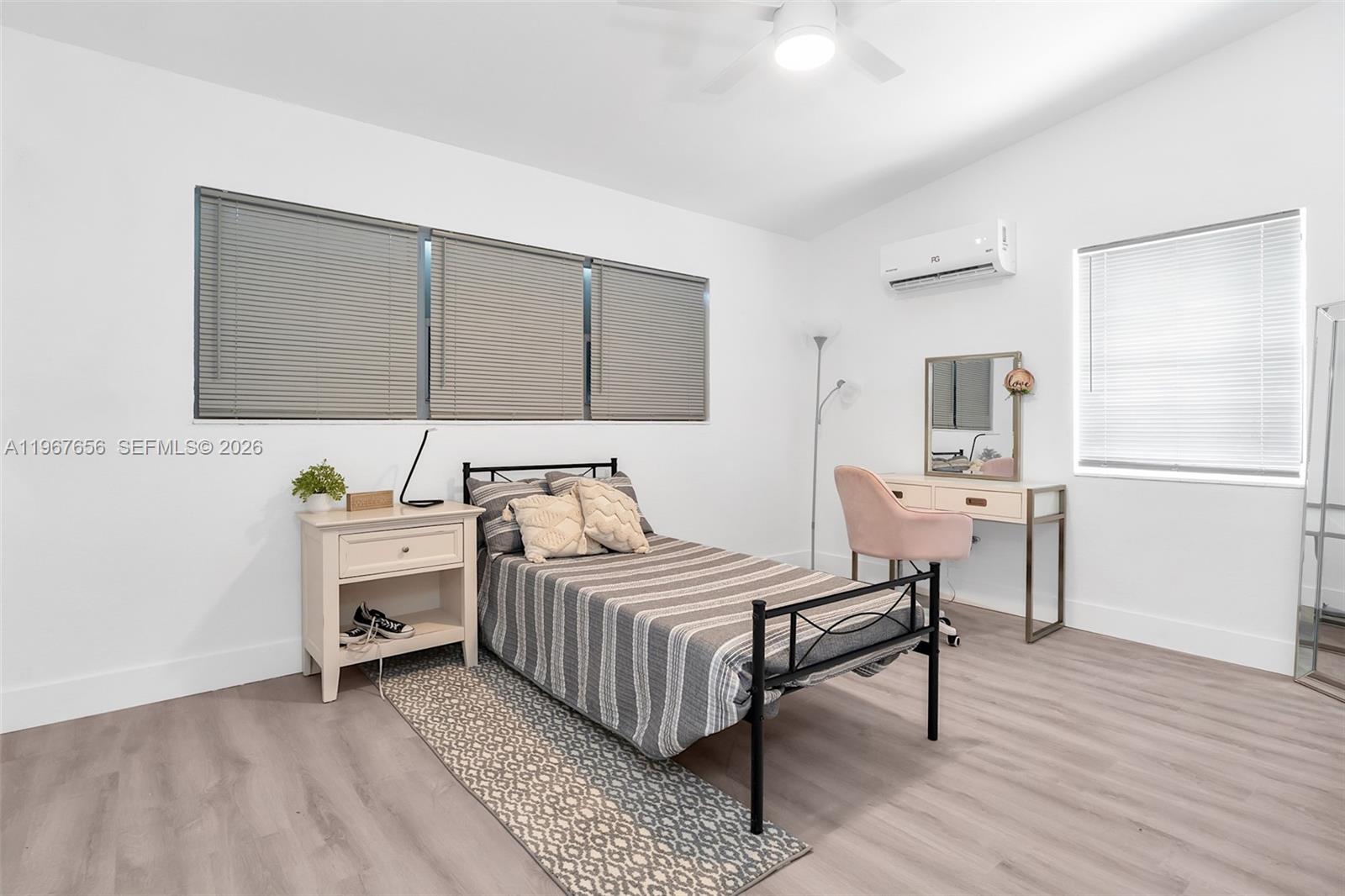 658 SW 1st Ct Boynton Beach, FL 33426