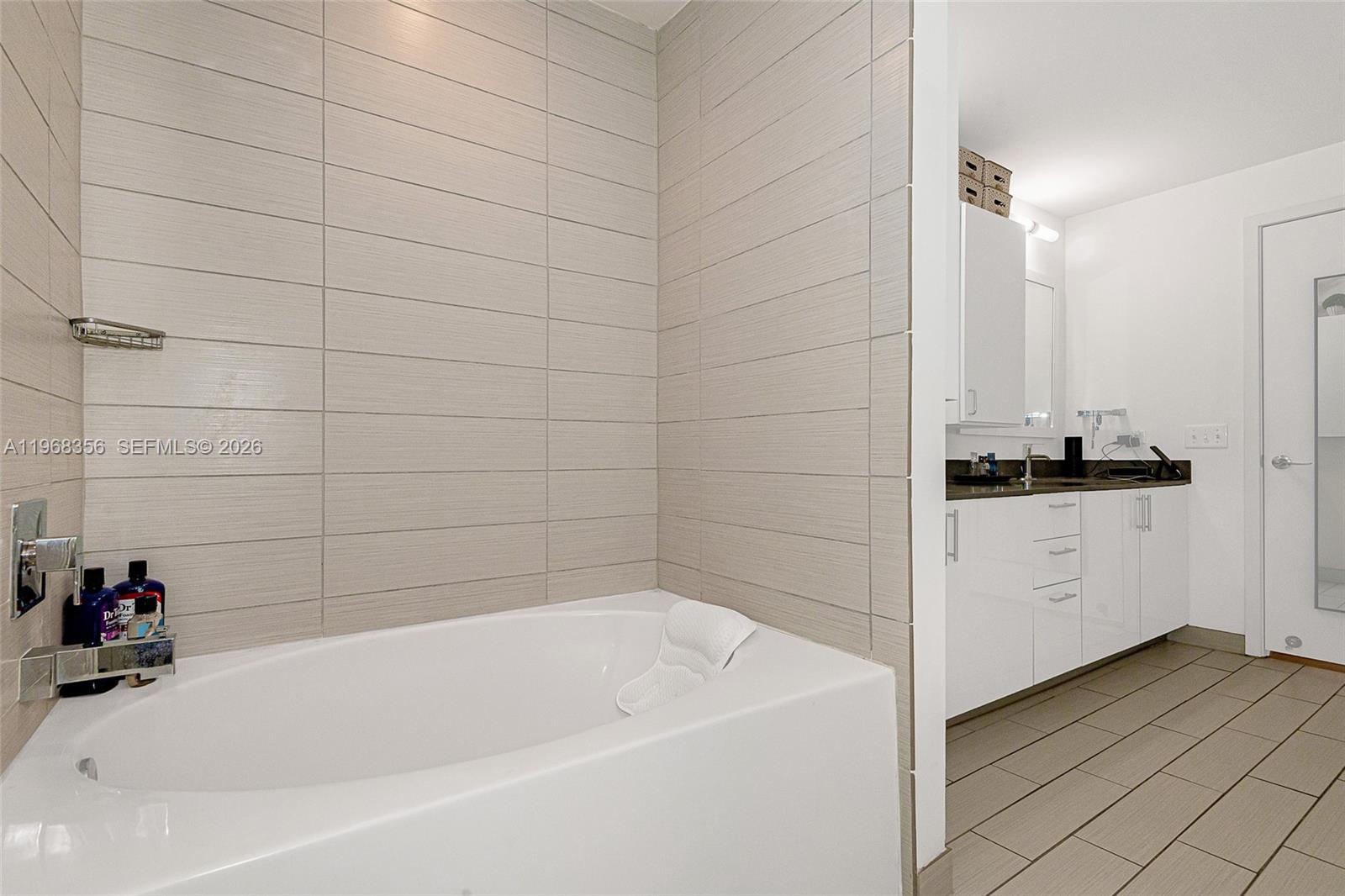 999 SW 1st Ave #3215 Miami, FL 33130