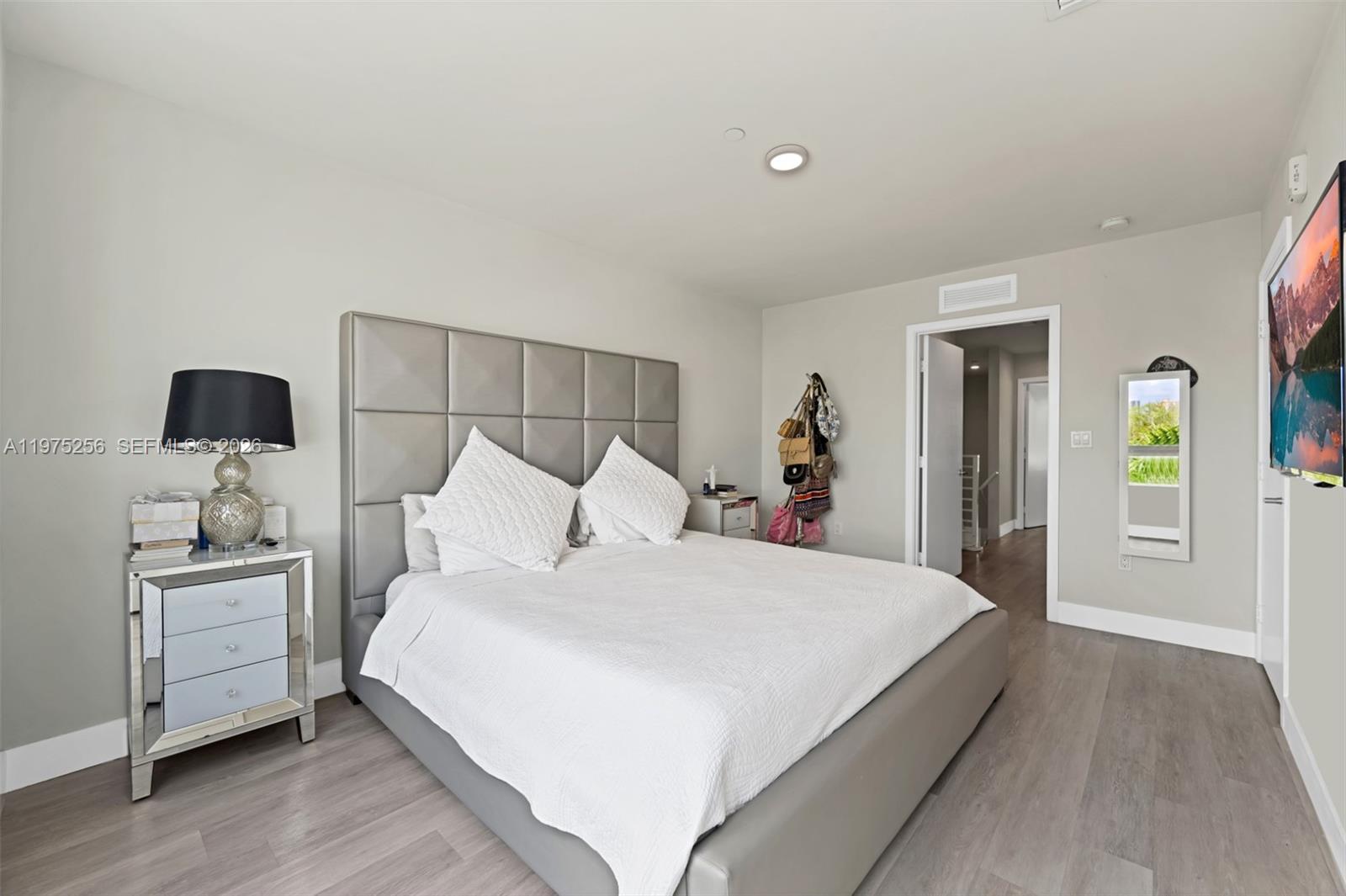 2535 NE 193rd St #3209 Miami, FL 33180