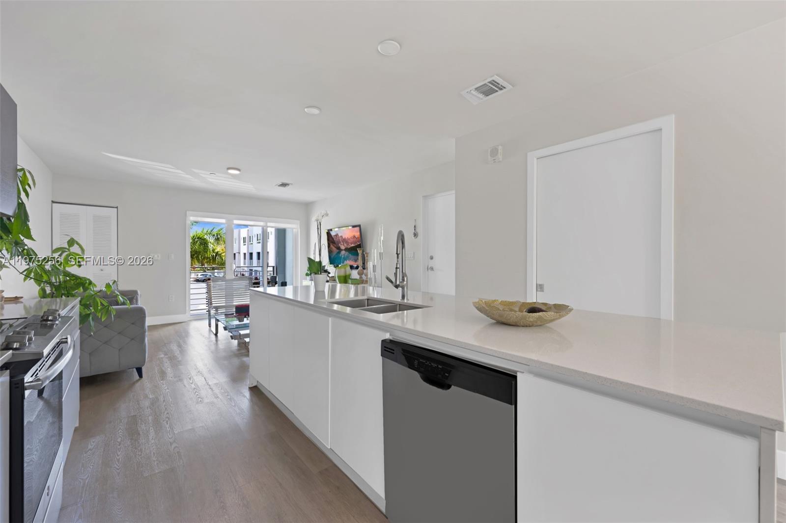 2535 NE 193rd St #3209 Miami, FL 33180